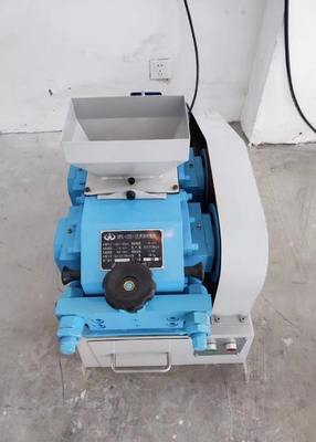 Small 1500kg/H Double Roller Crusher High Energy Utilization