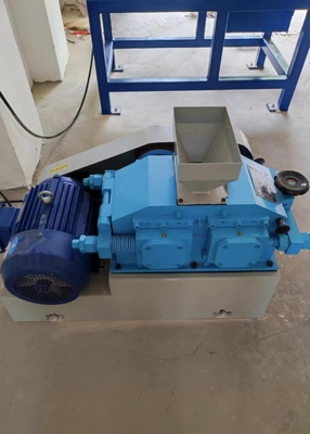 Small 1500kg/H Double Roller Crusher High Energy Utilization
