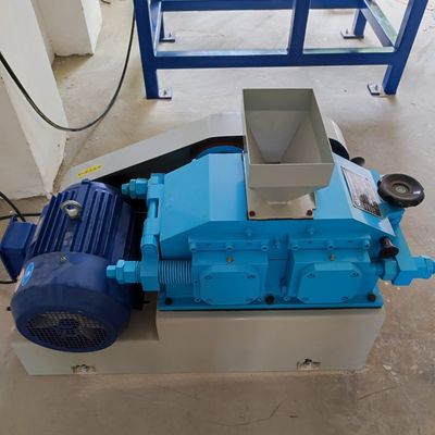 Small 1500kg/H Double Roller Crusher For Laboratory